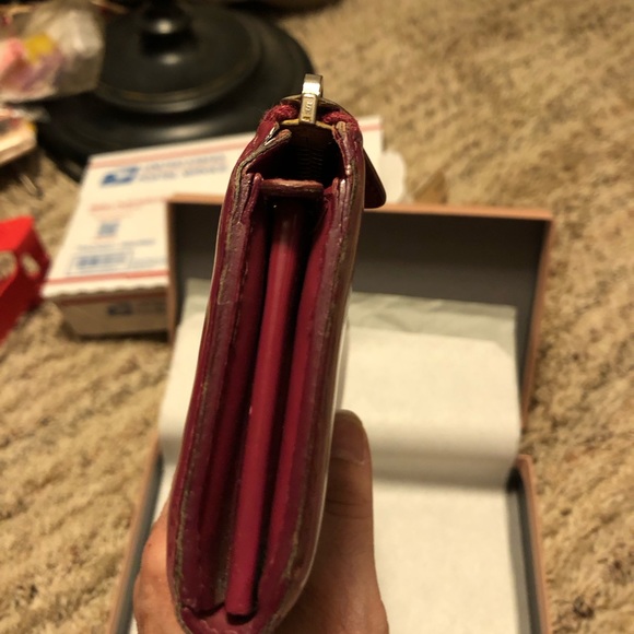 Miu Miu Dalia Patent Wallet with Box & Authentication Card - Picture 9 of 16